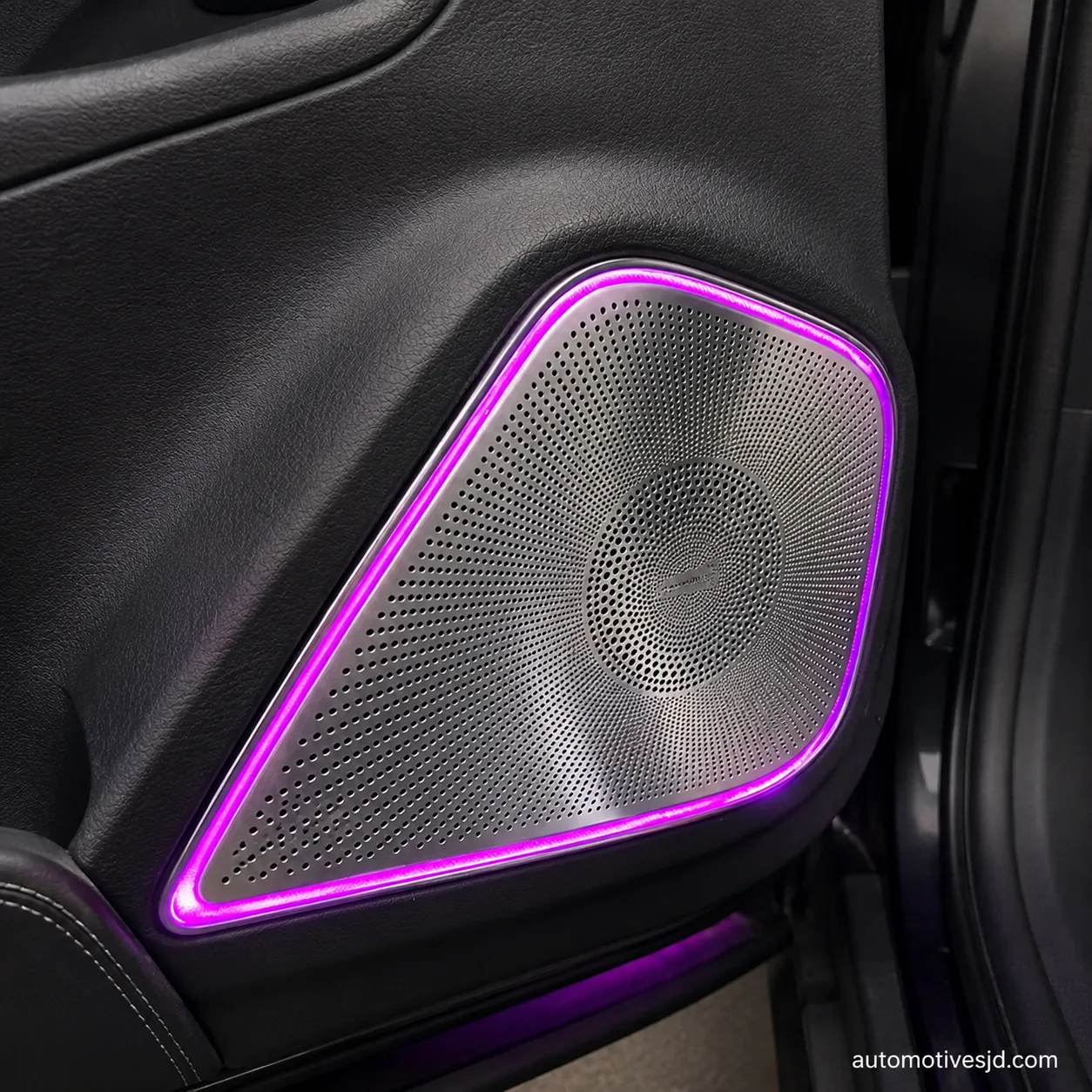 C118 CLA midrange cover ambient light effect