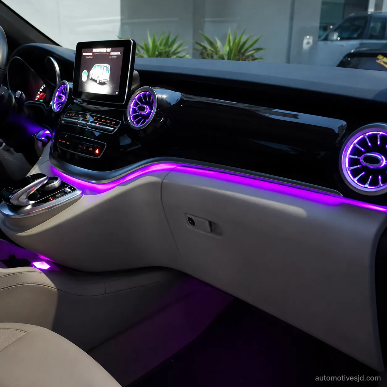 W447 V-Class front air vent ambient lighting effect