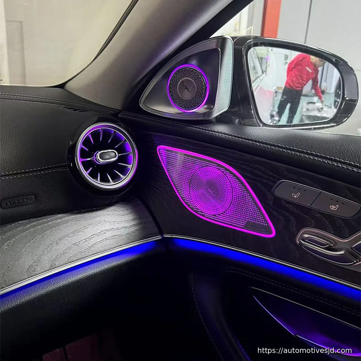 C257 CLS front air vent ambient lighting effect