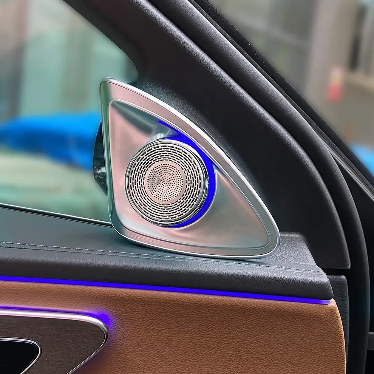 Regular 4D big-motor rotating tweeters illuminated inside a Mercedes-Benz E-Class W214