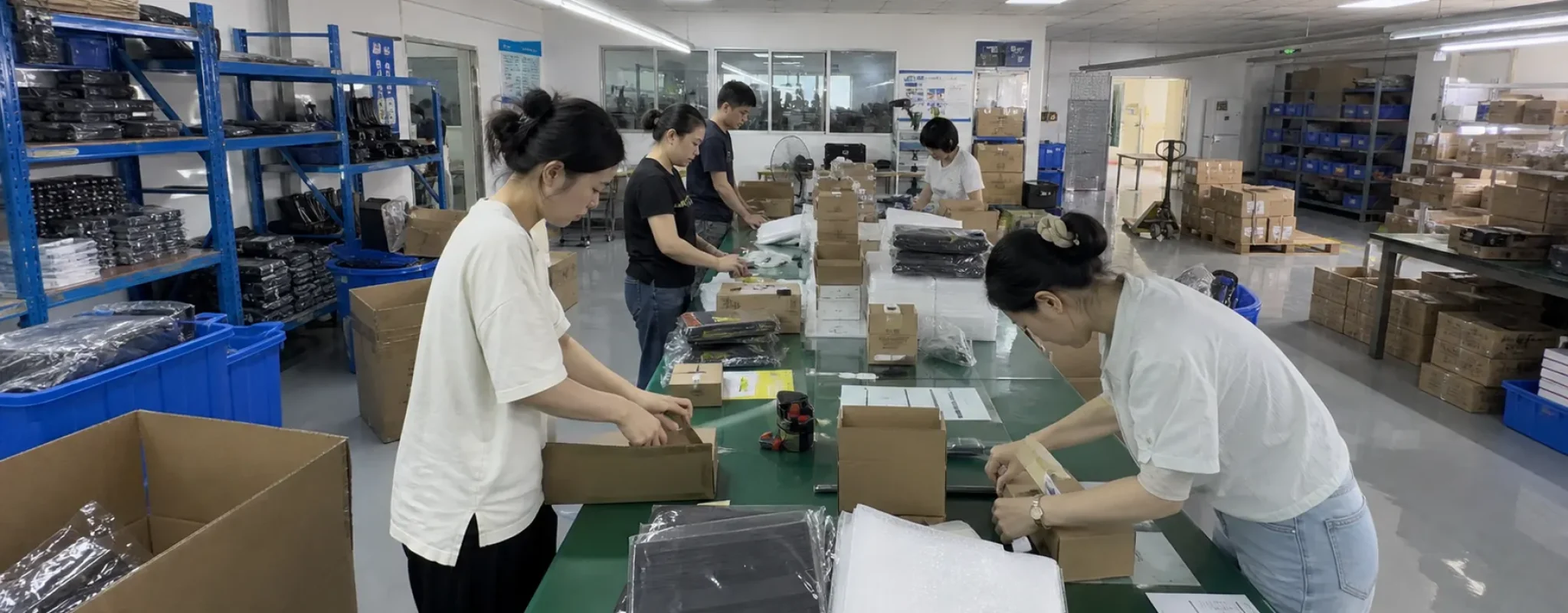 order-coordination-packaging-realistic-1800x905
